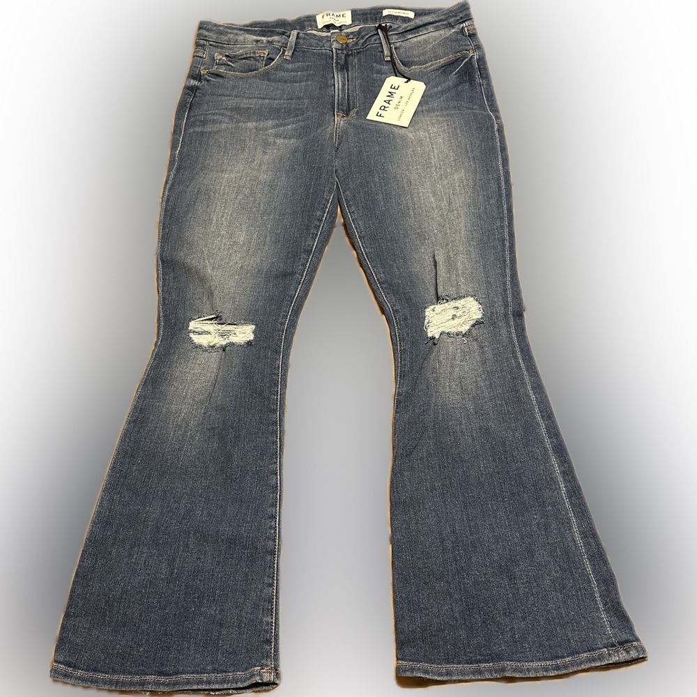 FRAME DENIM London Los Angeles Le Crop distressed boot cut jeans in size 30 👖